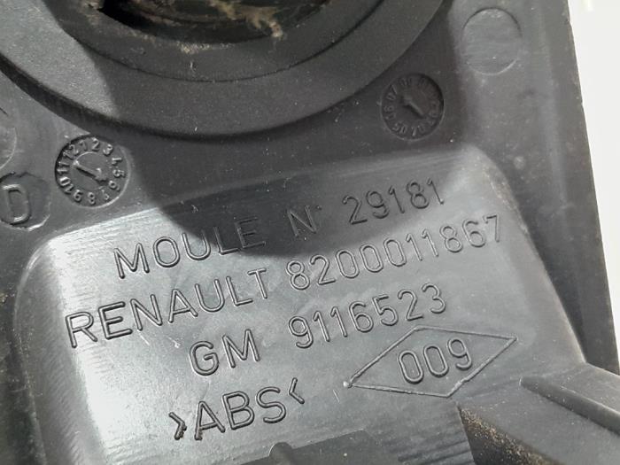 Combischakelaar ramen van een Renault Trafic New (FL) 2.5 dCi 16V 145 2007