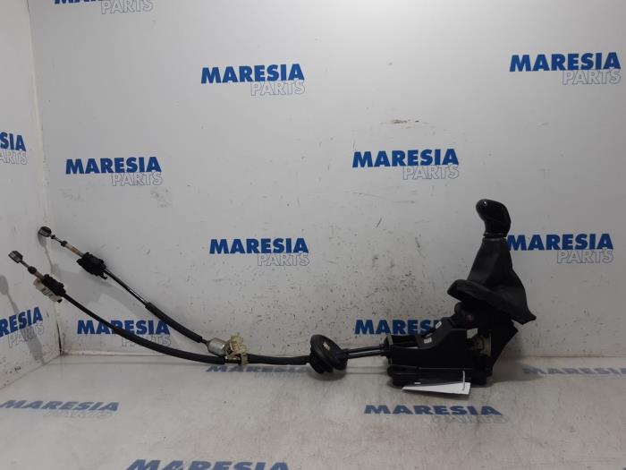 Gebruikte Versnellingspook Peugeot 208 I (CA/CC/CK/CL) 1.2 Vti 12V PureTech 82 Prijs € 50,00 Margeregeling aangeboden door Maresia Parts