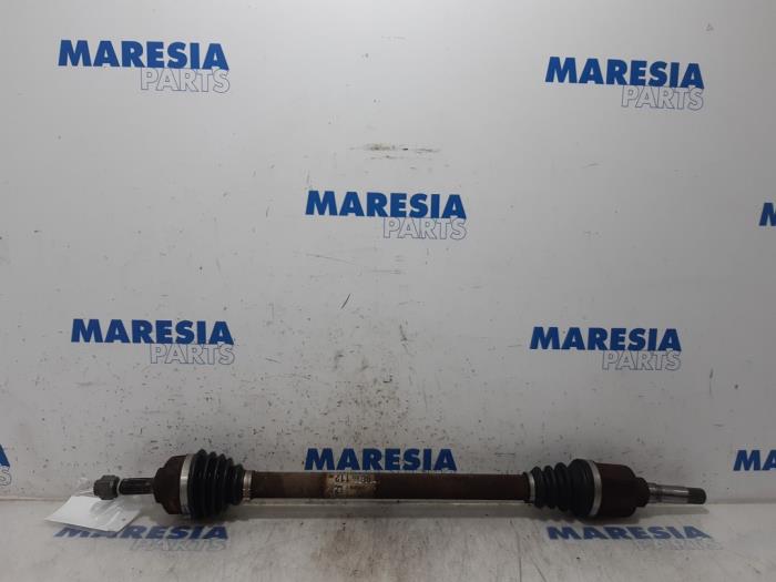 Gebruikte Steekas rechts-voor Peugeot 208 I (CA/CC/CK/CL) 1.4 HDi Prijs € 75,00 Margeregeling aangeboden door Maresia Parts