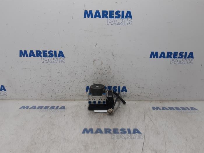 Gebruikte ABS Pomp Peugeot 208 I (CA/CC/CK/CL) 1.4 HDi Prijs € 69,99 Margeregeling aangeboden door Maresia Parts