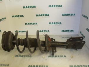 Gebruikte Mac Phersonpoot rechts-voor Renault Laguna II Grandtour (KG) 1.9 dCi 120 Prijs € 40,00 Margeregeling aangeboden door Maresia Parts