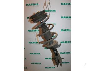 Gebruikte Mac Phersonpoot rechts-voor Renault Laguna II Grandtour (KG) 1.9 dCi 120 Prijs € 40,00 Margeregeling aangeboden door Maresia Parts