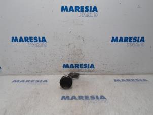 Gebruikte Zuiger Renault Captur (2R) 0.9 Energy TCE 12V Prijs € 50,00 Margeregeling aangeboden door Maresia Parts