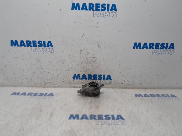 Gebruikte Vacuumpomp (Diesel) Renault Trafic New (FL) 2.5 dCi 16V 145 Prijs € 50,00 Margeregeling aangeboden door Maresia Parts