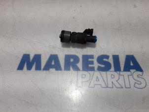 Gebruikte Injector (benzine injectie) Fiat Croma (194) 2.2 MPI 16V Prijs € 35,00 Margeregeling aangeboden door Maresia Parts