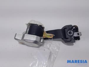 Gebruikte Veiligheidsgordel links-voor Peugeot 107 1.0 12V Prijs € 70,00 Margeregeling aangeboden door Maresia Parts