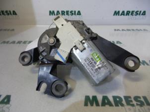 Gebruikte Ruitenwissermotor achter Peugeot 206 (2A/C/H/J/S) 1.9 D Prijs € 25,00 Margeregeling aangeboden door Maresia Parts