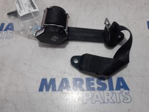 Gebruikte Veiligheidsgordel rechts-achter Peugeot 2008 (CU) 1.6 e-HDi FAP Prijs € 35,00 Margeregeling aangeboden door Maresia Parts