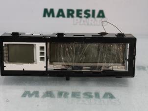 Gebruikte Display Interieur Renault Laguna II Grandtour (KG) 1.9 dCi Prijs € 15,00 Margeregeling aangeboden door Maresia Parts