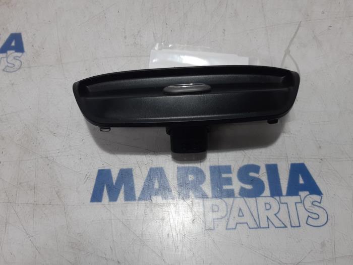 Gebruikte Dashboard deel Opel Combo 1.3 CDTI 16V ecoFlex Prijs € 42,35 Inclusief btw aangeboden door Maresia Parts