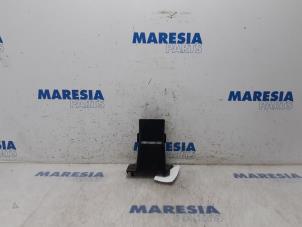 Gebruikte Bumperbalk voor Peugeot 5008 I (0A/0E) 1.6 THP 16V Prijs € 15,00 Margeregeling aangeboden door Maresia Parts