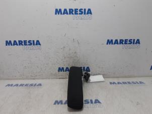 Gebruikte Armleuning Peugeot 5008 I (0A/0E) 1.6 THP 16V Prijs € 75,00 Margeregeling aangeboden door Maresia Parts