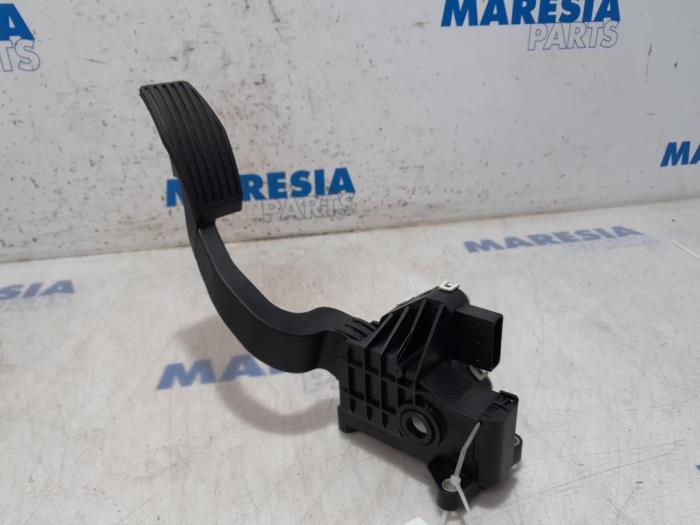Gebruikte Sensor Gaspedaalpositie Fiat Punto III (199) 0.9 TwinAir Turbo 100 Prijs € 15,00 Margeregeling aangeboden door Maresia Parts