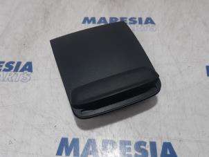 Gebruikte Handschoenenkastje Citroen Jumper (U9) 2.2 Blue HDi 140 Prijs € 60,50 Inclusief btw aangeboden door Maresia Parts