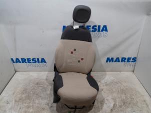 Gebruikte Voorstoel rechts Fiat Panda (312) 0.9 TwinAir 65 Prijs € 157,50 Margeregeling aangeboden door Maresia Parts