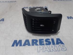 Gebruikte Luchtrooster Dashboard Citroen Jumper (U9) 2.2 Blue HDi 140 Prijs € 24,20 Inclusief btw aangeboden door Maresia Parts