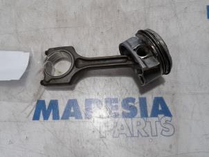 Gebruikte Drijfstang Peugeot 308 (4A/C) 1.6 16V THP 150 Prijs € 50,00 Margeregeling aangeboden door Maresia Parts