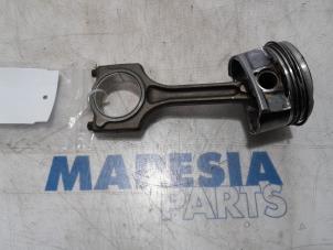 Gebruikte Drijfstang Peugeot 308 (4A/C) 1.6 16V THP 150 Prijs € 50,00 Margeregeling aangeboden door Maresia Parts