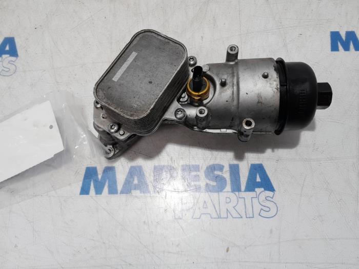 Gebruikte Oliefilterhouder Citroen C4 Picasso (3D/3E) 1.6 BlueHDI 115 Prijs € 65,00 Margeregeling aangeboden door Maresia Parts