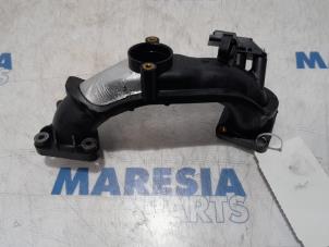 Gebruikte Inlaatspruitstuk Citroen C4 Cactus (0B/0P) 1.6 Blue Hdi 100 Prijs € 25,00 Margeregeling aangeboden door Maresia Parts