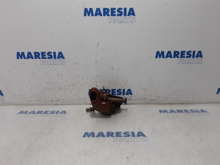 Gebruikte Oliepomp Renault Clio IV (5R) 1.2 TCE 16V GT EDC Prijs € 40,00 Margeregeling aangeboden door Maresia Parts