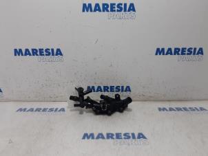 Gebruikte Waterpijp Renault Clio IV (5R) 1.2 TCE 16V GT EDC Prijs € 22,99 Margeregeling aangeboden door Maresia Parts