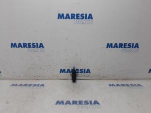 Gebruikte Ruitensproeierpomp voor Alfa Romeo MiTo (955) 1.4 Turbo Multi Air 16V Prijs € 15,00 Margeregeling aangeboden door Maresia Parts