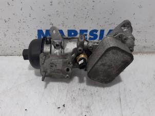 Gebruikte Oliefilterhouder Citroen C4 Cactus (0B/0P) 1.6 Blue Hdi 100 Prijs € 65,00 Margeregeling aangeboden door Maresia Parts