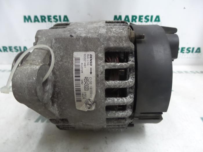 Dynamo van een Fiat Stilo (192A/B) 1.8 16V 3-Drs. 2002