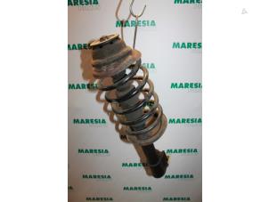 Gebruikte Mac Phersonpoot links-voor Renault Clio (B/C57/357/557/577) 1.4i RN,RT Kat. Prijs € 30,00 Margeregeling aangeboden door Maresia Parts