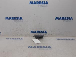 Gebruikte Kachel Weerstand Renault Megane IV (RFBB) 1.2 Energy TCE 130 Prijs € 24,95 Margeregeling aangeboden door Maresia Parts