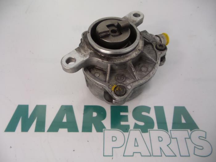 Gebruikte Vacuumpomp (Diesel) Renault Master II (FD/HD) 2.5 dCi 16V Prijs € 30,19 Inclusief btw aangeboden door Maresia Parts