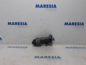 Gebruikte Oliefilterhouder Peugeot 207 CC (WB) 1.6 16V Prijs € 40,00 Margeregeling aangeboden door Maresia Parts