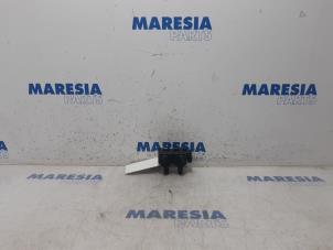 Gebruikte Bobine Renault Twingo II (CN) 1.2 Prijs € 20,00 Margeregeling aangeboden door Maresia Parts