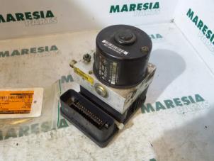 Gebruikte ABS Pomp Renault Laguna II (BG) 2.0 16V Prijs € 131,25 Margeregeling aangeboden door Maresia Parts