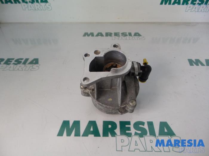 Gebruikte Vacuumpomp (Diesel) Renault Grand Scénic II (JM) 1.9 dCi 120 Prijs € 24,95 Margeregeling aangeboden door Maresia Parts