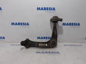 Gebruikte Draagarm onder rechts-voor Peugeot 508 SW (8E/8U) 1.6 e-HDi 16V Prijs € 50,00 Margeregeling aangeboden door Maresia Parts