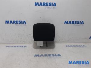 Gebruikte Hoofdsteun Peugeot 206 SW (2E/K) 1.4 Prijs € 40,00 Margeregeling aangeboden door Maresia Parts