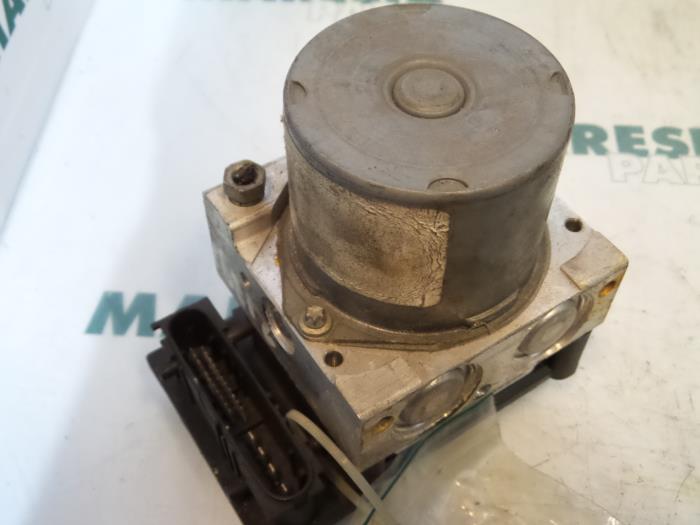 Gebruikte ABS Pomp Renault Megane II (BM/CM) 1.9 dCi 120 Prijs € 49,99 Margeregeling aangeboden door Maresia Parts
