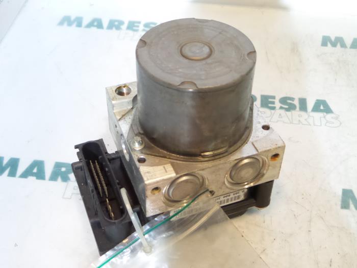 Gebruikte ABS Pomp Renault Megane II (BM/CM) 1.5 dCi 80 Prijs € 49,99 Margeregeling aangeboden door Maresia Parts