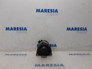 Gebruikte Alternator Peugeot 208 I (CA/CC/CK/CL) 1.0 Vti 12V PureTech Prijs € 45,00 Margeregeling aangeboden door Maresia Parts