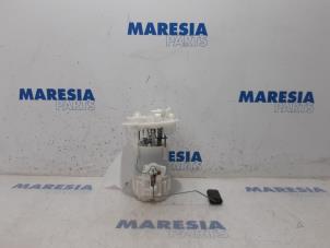 Gebruikte Tank element Pomp Peugeot 208 I (CA/CC/CK/CL) 1.0 Vti 12V PureTech Prijs € 25,00 Margeregeling aangeboden door Maresia Parts