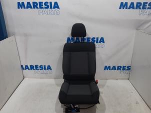 Gebruikte Voorstoel rechts Citroen C4 Cactus (0B/0P) 1.2 PureTech 82 12V Prijs € 150,00 Margeregeling aangeboden door Maresia Parts