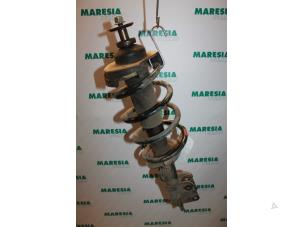 Gebruikte Mac Phersonpoot rechts-voor Opel Vivaro 1.9 DTI 16V Prijs € 65,00 Margeregeling aangeboden door Maresia Parts