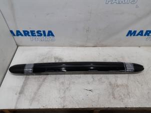 Gebruikte Dakrail set Citroen C4 Cactus (0B/0P) 1.2 PureTech 82 12V Prijs € 99,00 Margeregeling aangeboden door Maresia Parts