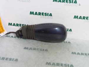 Gebruikte Spiegel Buiten links Fiat Punto II (188) 1.2 16V 5-Drs. Prijs € 20,00 Margeregeling aangeboden door Maresia Parts