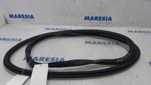 Gebruikte Deurrubber 4Deurs links-achter Alfa Romeo Stelvio (949) 2.2d 16V 210 Q4 Prijs € 40,00 Margeregeling aangeboden door Maresia Parts