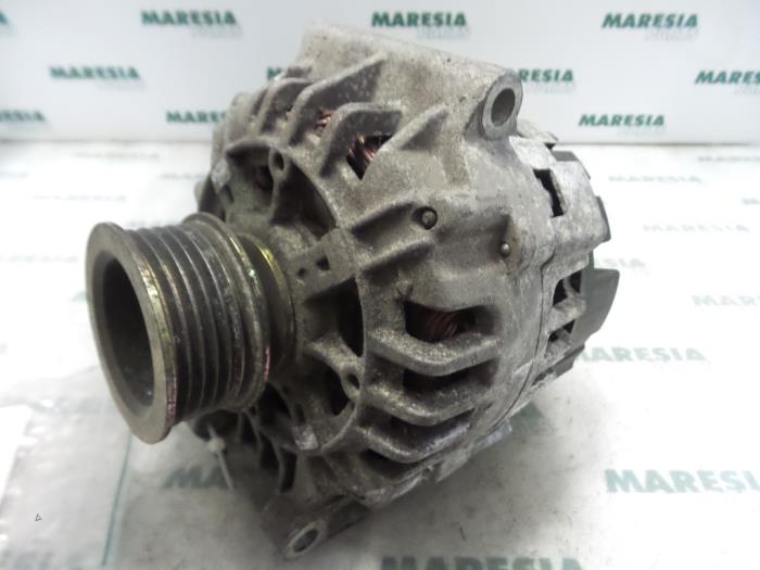 Gebruikte Dynamo Renault Espace (JE) 2.0i 16V Prijs € 39,99 Margeregeling aangeboden door Maresia Parts