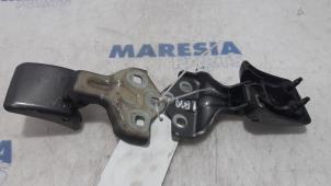 Gebruikte Scharnier deur links-achter Peugeot Expert (VA/VB/VE/VF/VY) 2.0 Blue HDi 180 16V Prijs € 90,75 Inclusief btw aangeboden door Maresia Parts