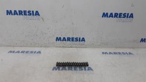 Gebruikte Klepstoter Opel Combo Mk.III (D) 1.3 CDTI 16V Prijs € 60,50 Inclusief btw aangeboden door Maresia Parts